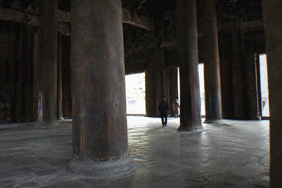 Large timber hall with dark wooden columns on a marble terrace at the Changling tomb